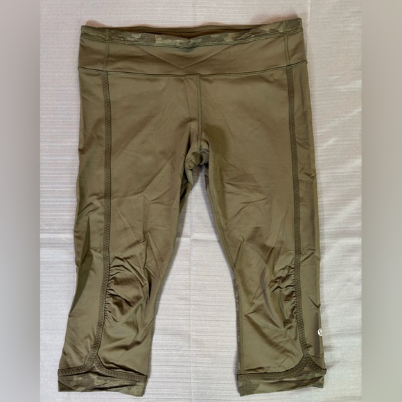 lululemon athletica Pants - Lululemon Speed Up Tight Mesh Crop Leggings Olive Green Camo Panels Women’s 12